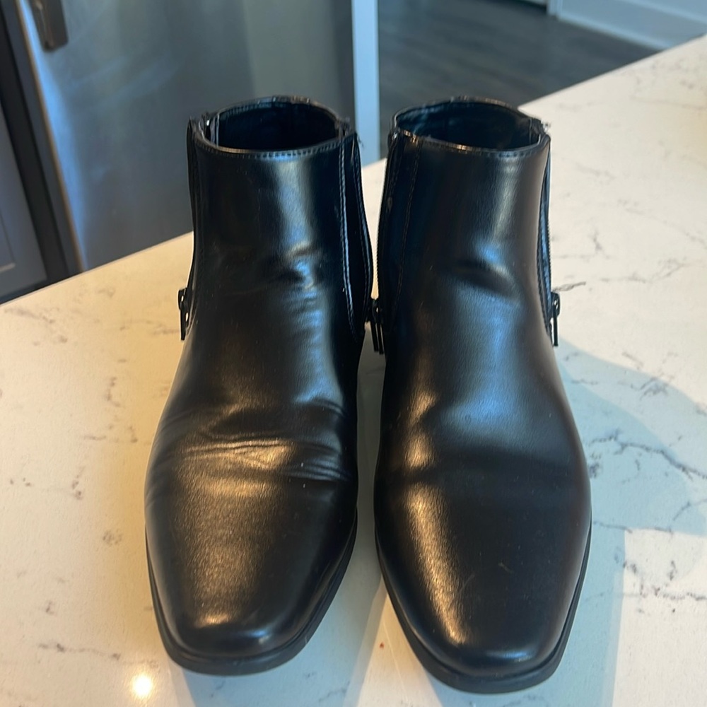 Calvin Klein Men’s Black Boots - Size 8.5 - preowned but slightly worn